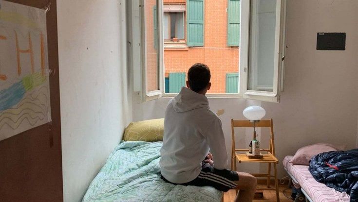"Ho trovato un monolocale al Pratello: è un ex negozio senza riscaldamento a 650 euro al mese"