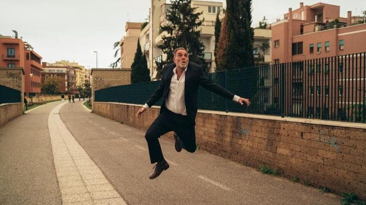 Valerio Mastandrea in sala per il suo “Nonostante”, Luca Zingaretti all’Ariston