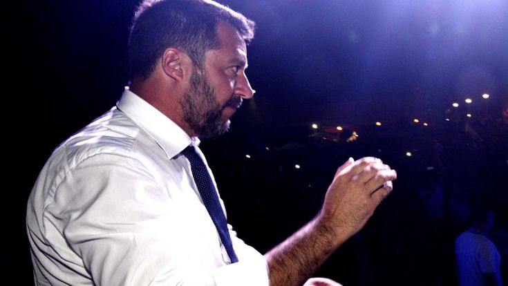 L’ultimatum a Conte: “Programma e ministri  nuovi o si vota a ottobre”