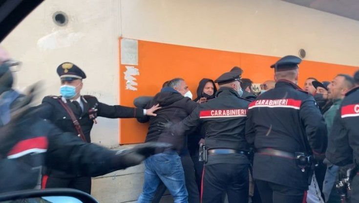 Roma, aggressione al Quarticciolo per Vittorio Brumotti: stava documentando lo spaccio di droga