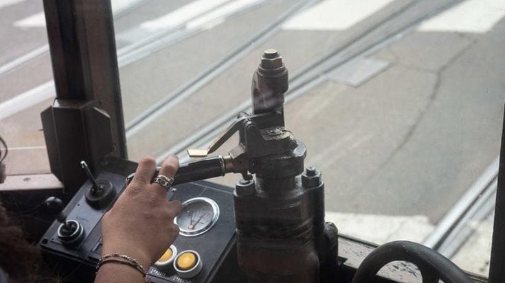La giornata dei tranvieri: “Alla guida come in trincea. E gli straordinari servono per campare”