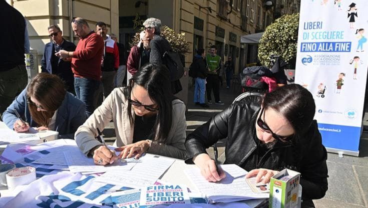Firenze, Libera: slitta la consegna del dispositivo per il suicidio assistito. “Sperano che rinunci”