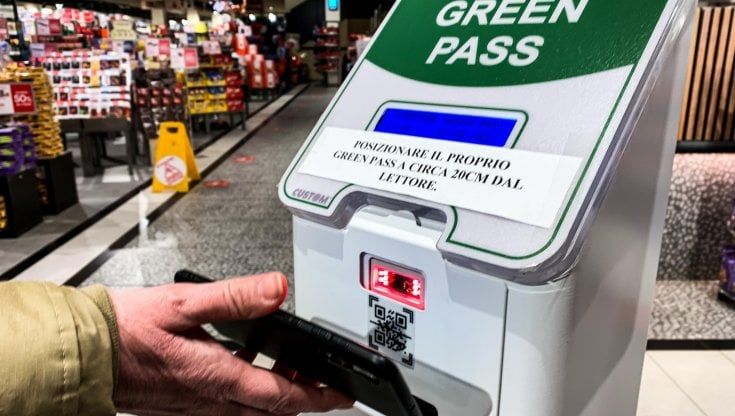 Vaccini, arriva il qr code anche per gli esenti : il certificato cartaceo diventa digitale