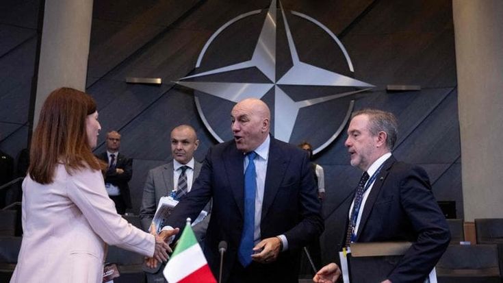 Crosetto: “Paghiamo o siamo fuori”. L’idea di più soldati Usa a Sigonella