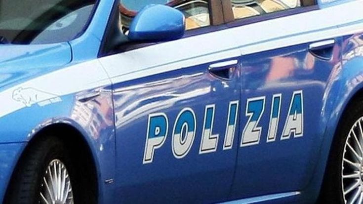 “Aiutatemi, quell’uomo vuole farmi del male”: minaccia con un coltello, arrestato ad Aurora