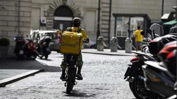 Fa troppo caldo, rider in sciopero: “Per lavorare salute a rischio”