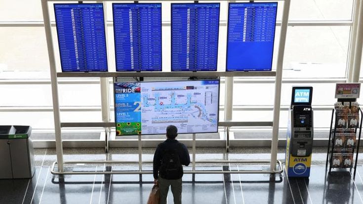 Gli Stati Uniti faranno controlli sugli account social dei turisti