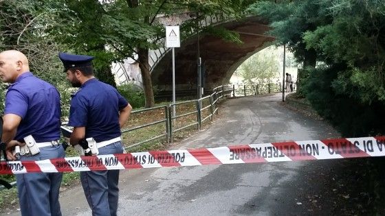Giallo nel Po, il corpo di una donna affiora davanti al Borgo Medievale