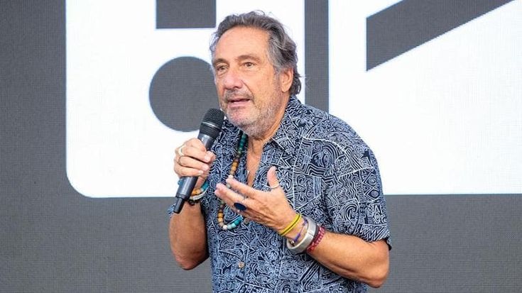“La caccia è m...”. “Ma io gli animali li mangio”. Lite Tozzi-Burioni dopo la morte di un cacciatore