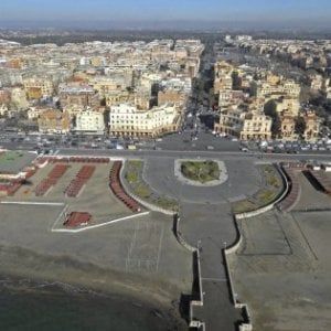 Roma, lettera a Raggi: "Qui a Ostia la legalità è ancora un miraggio e la sindaca lo ignora"