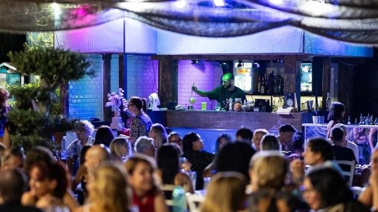 Ostia, chiusa la discoteca Giulì al Tiber: “Carenze igieniche e uscite di sicurezza ostruite”