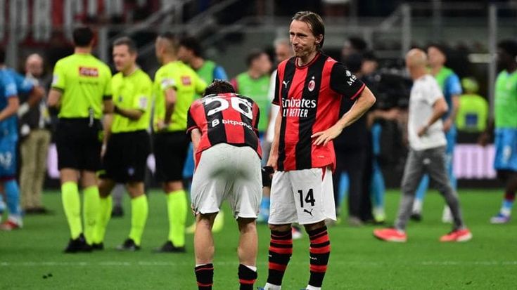 Milan, che disastro: perde 2-1 in casa con il Cagliari ed è fuori dalla Champions
