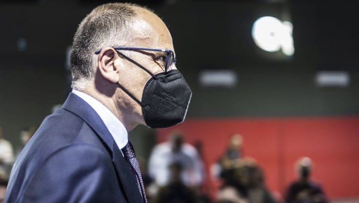Letta richiude a Conte e Calenda ma un sondaggio agita i dem