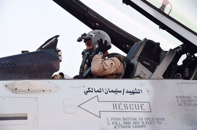 Yemen, jet della coalizione al rientro dai bombardamenti su Sanaa