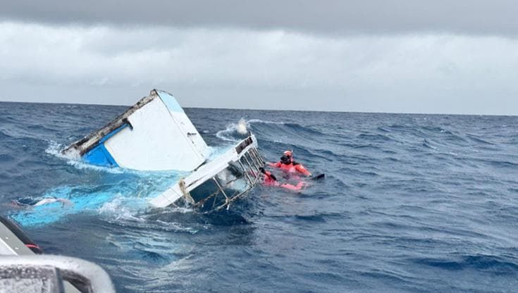 Portofino, trovata parte del peschereccio affondato: salvo il marinaio, disperso il comandante