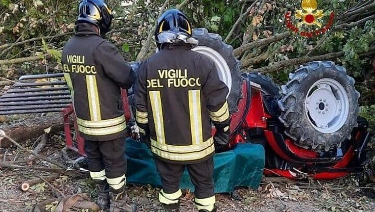 Incidenti sul lavoro, agricoltore di 60 anni muore schiacciato dal trattore nel Cuneese