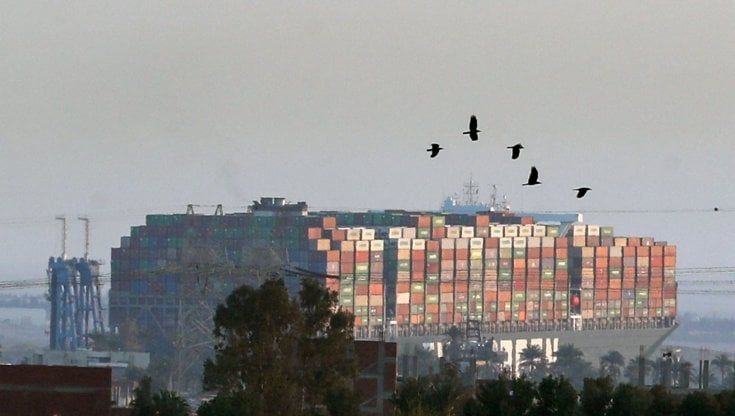 “Ecco la nave che ha bloccato il mondo”