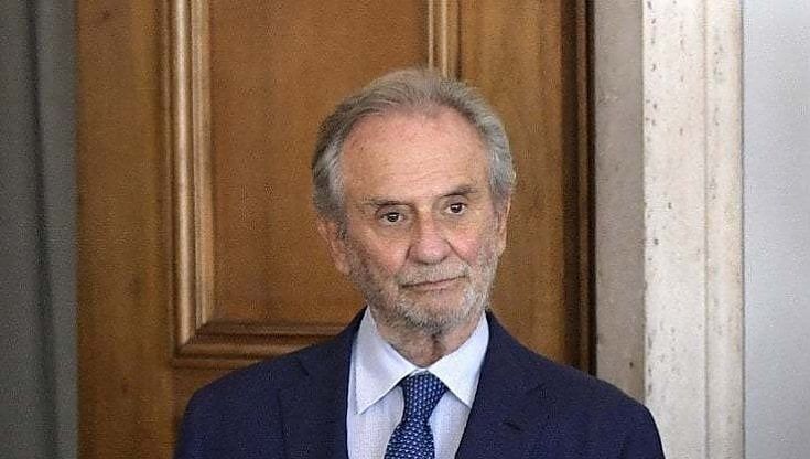 Corte costituzionale, Giancarlo Coraggio nuovo presidente: "Mai invadere l'autonomia del legislatore". E boccia "l'obbrobrio dei maxi emendamenti"
