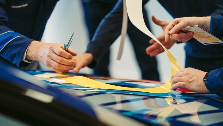 Bmw, quando l’arte scende in pista