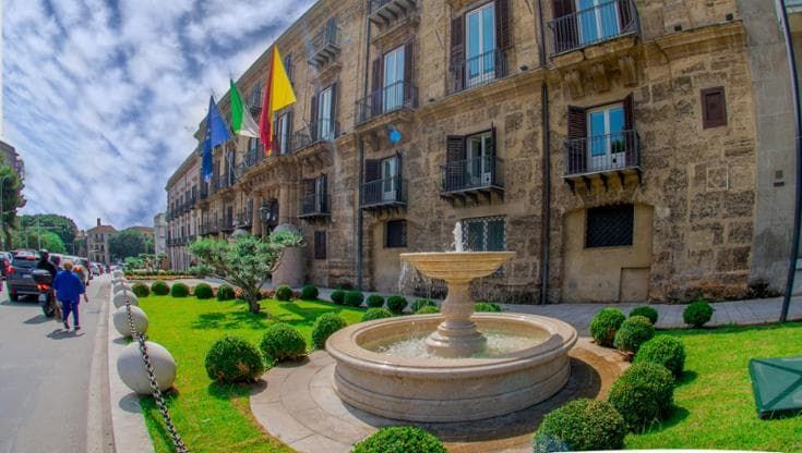 Corruzione all’Ars: sit-it di Pd e M5s a palazzo d’Orleans, Galvagno rinuncia all’auto blu