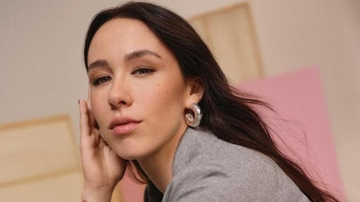 Aurora Ramazzotti e gli hater dei ragazzi di Crans-Montana: "Siete mai stati giovani e incoscienti?"