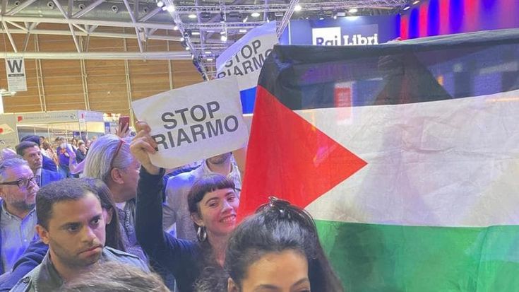 Crosetto contestato dai ProPal al Salone del libro. Ministro: “Libertà , ma dovrebbero ringraziare”