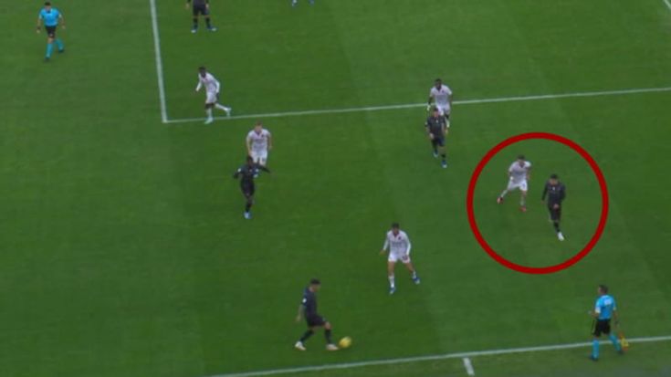 Gol di Raspadori, Olivera è in fuorigioco ma il Var non può annullarlo: ecco perché