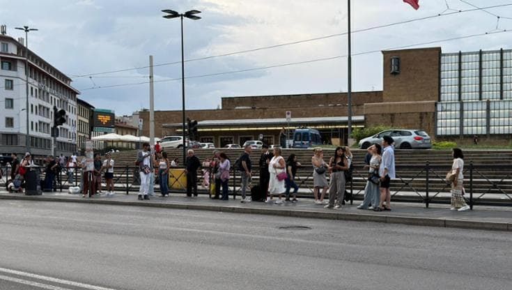 Bus, sessanta nuove pensiline alle fermate scoperte. Soprintendenza verso l’ok