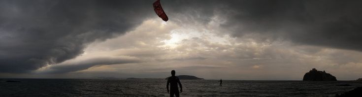 Ischia, vento d'autunno: è tempo di kitesurf