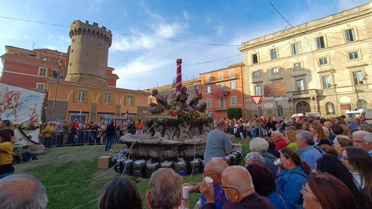 Marino, spara pallini contro dei ragazzi alla Sagra dell’Uva per il troppo rumore: una ferita