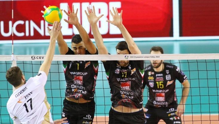 Volley, andata quarti Champions: Civitanova cede 0-3 allo Jastrzebski, ora è durissima