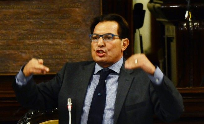Sfiducia, Crocetta va avanti"La gente &egrave; ancora con me"