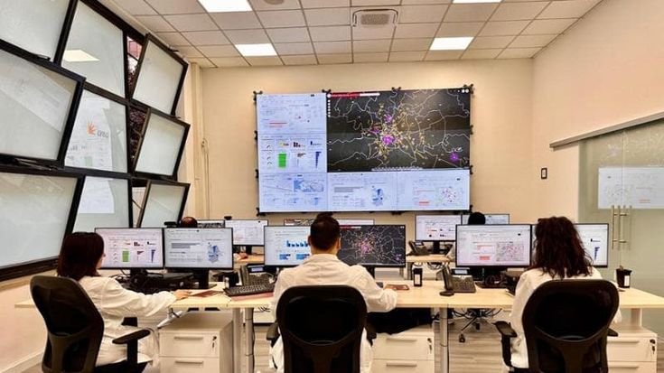 Nella sala di controllo Ama, dove “Ucronia” vede tutto: dai rifiuti ai tombini, l’AI per il Giubileo