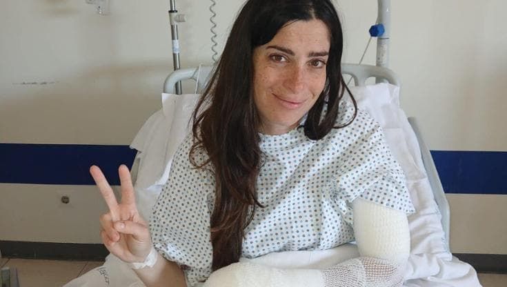 Aggredita da due cani, finisce in ospedale Caterina Gallo: moglie del sindaco di Castrignano