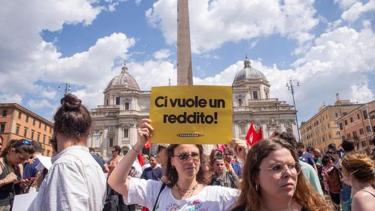 Tensioni dopo lo stop al Reddito. Il governo allerta le prefetture