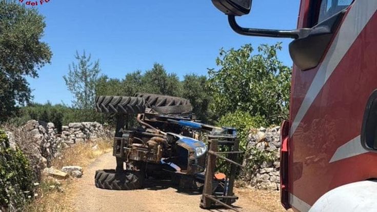 Trattore perde una ruota, si inclina e schiaccia il contadino. Incidente sul lavoro a Putignano