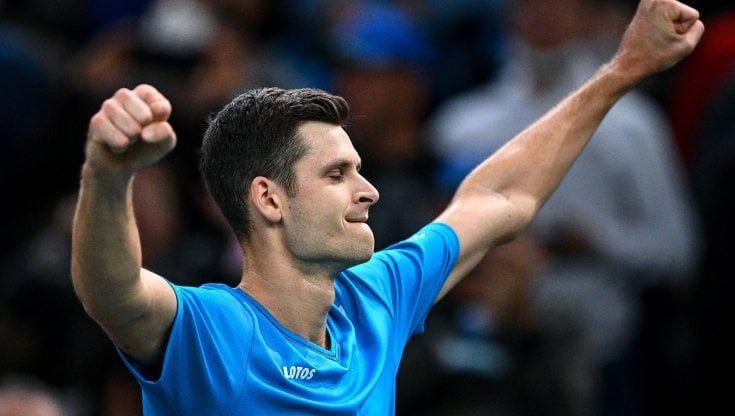 Tennis, Hurkacz centra la semifinale a Parigi-Bercy e l'ottavo posto per le Finals di Torino. Sinner fuori