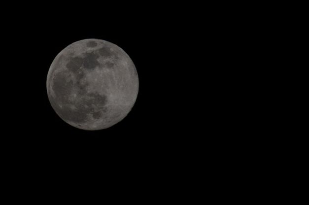 Valle del Sele, l'incanto della Superluna addolcisce il lockdown