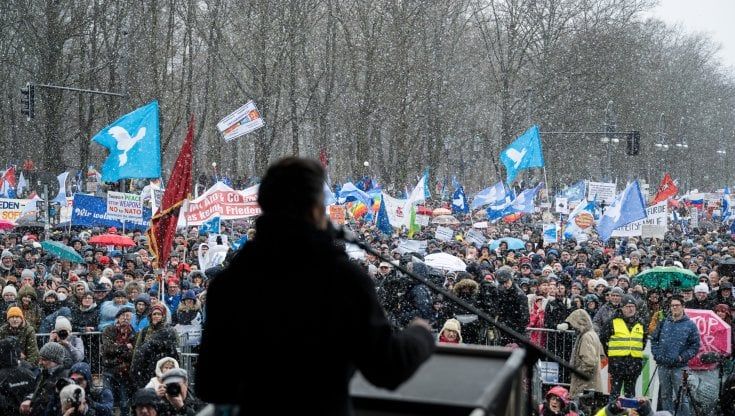 Pacifisti rossobruni a Berlino: così il Cremlino provò a fondere Linke e Afd