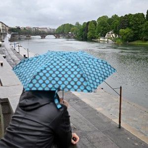 Meteo, pioggia e neve. Da martedì 25 gradi a Milano, Bologna, Torino. Venerdì nuovo peggioramento