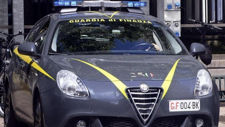 Falso notaio scoperto dalla finanza,la messinscena per non deludere i genitori