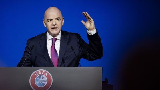 Coronavirus, calcio internazionale a rischio stop. Galliani scrive a Infantino: "Incauto e pericoloso far viaggiare giocatori"