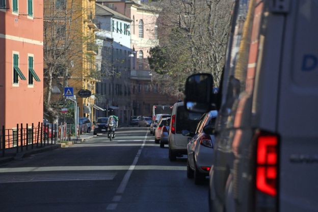 Genova, chiusi per lavori i caselli di Pra' e Pegli, file a Voltri