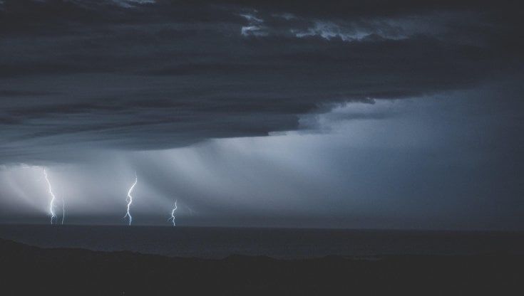 Previsioni meteo, caldo in aumento ma continuano i temporali..