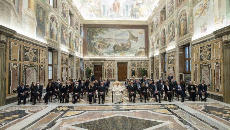 Pedofilia, le accuse a Ratzinger riaccendono il dibattito in Italia: la Cei divisa su un'indagine. Si decide a maggio 