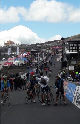 Il fascino dell'Etna aspetta il Giro
