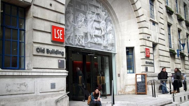 Lo studio della Lse: bellezza mezza ricchezza, ma solo se non sei troppo intelligente