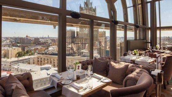 Mosca, dal cilindro della (misconosciuta) cucina russa spunta la magia del White Rabbit