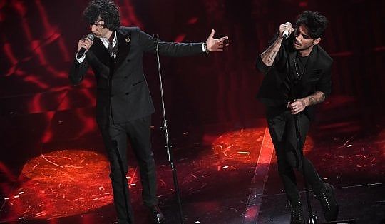 Sanremo 2018, Ermal Meta e Fabrizio Moro sospesi: "in attesa di approfondimenti"