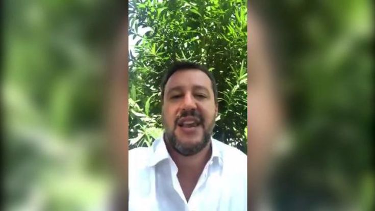 “Ti darò consigli per il Viminale”. Salvini pensa ancora a Di Maio